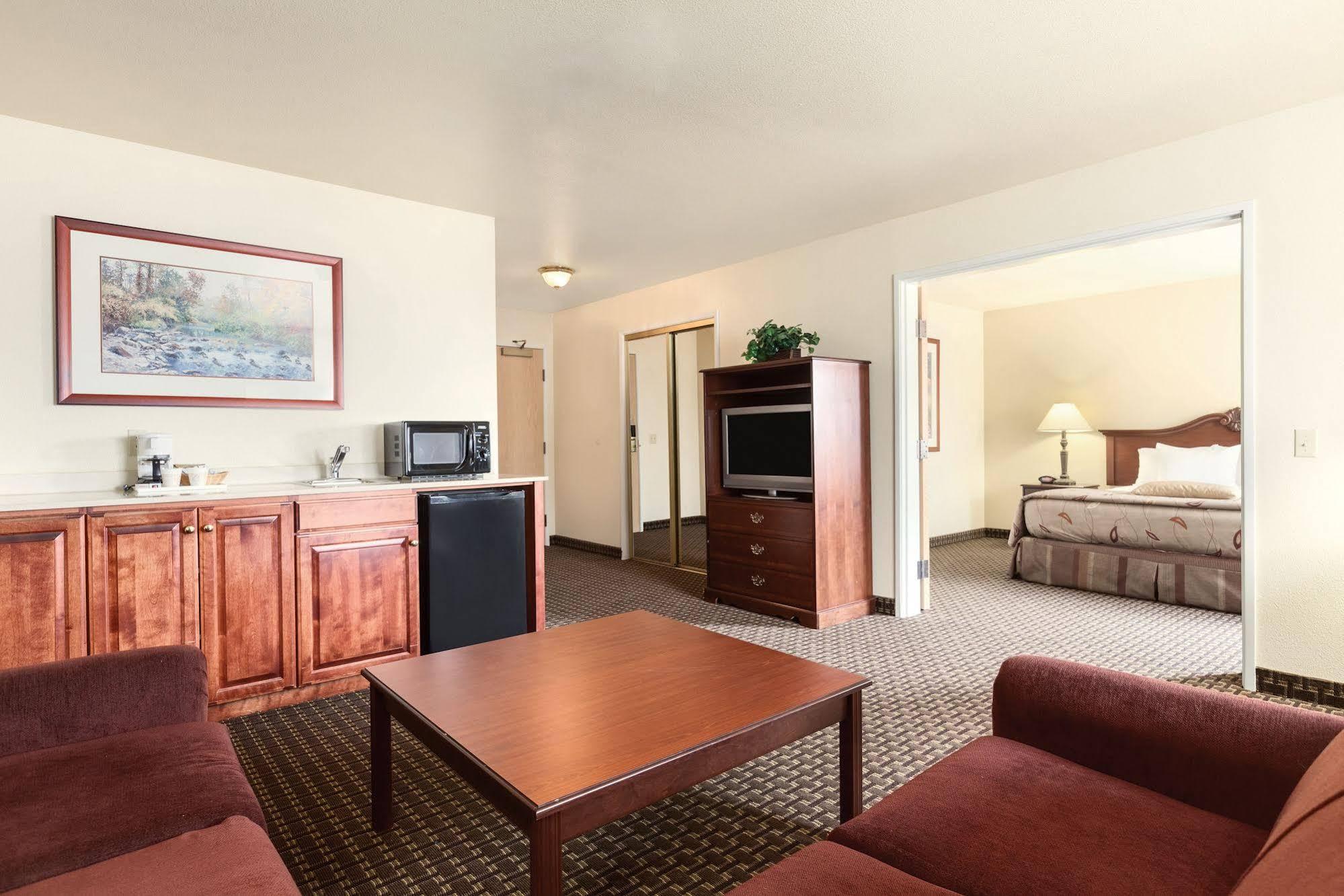 Comfort Inn & Suites Susanville Bagian luar foto