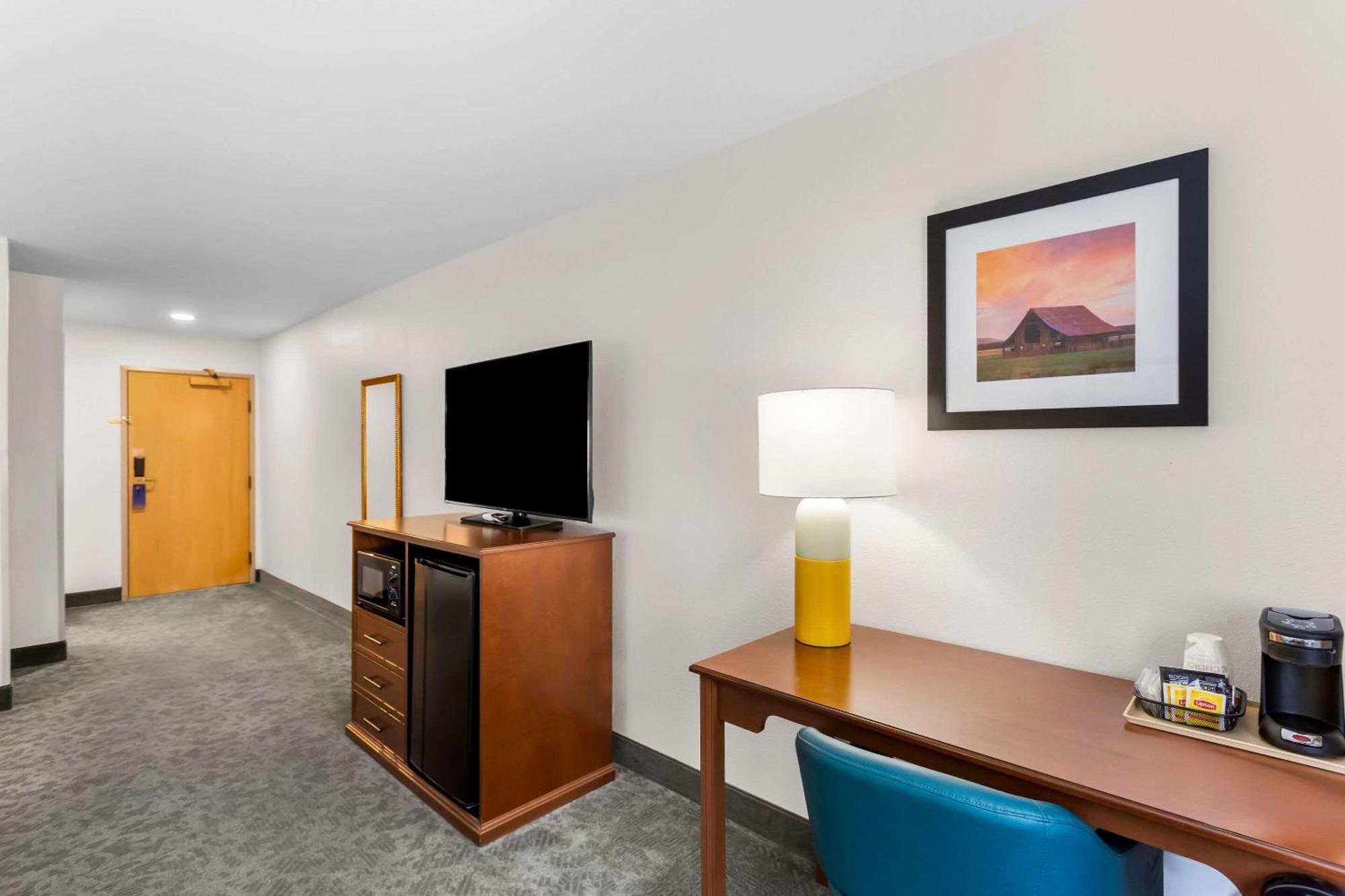 Comfort Inn & Suites Susanville Bagian luar foto