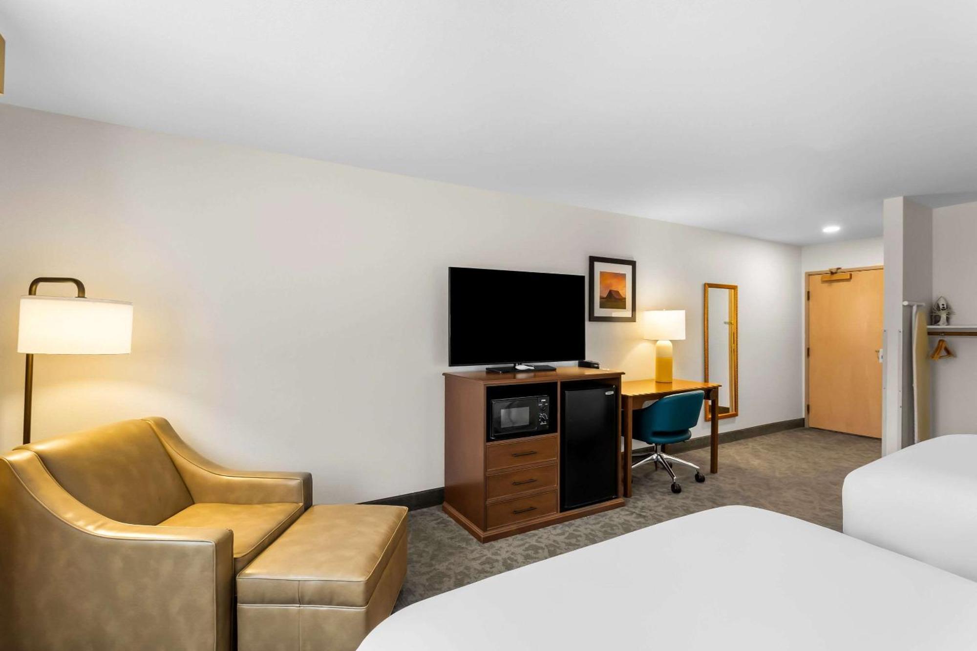 Comfort Inn & Suites Susanville Bagian luar foto