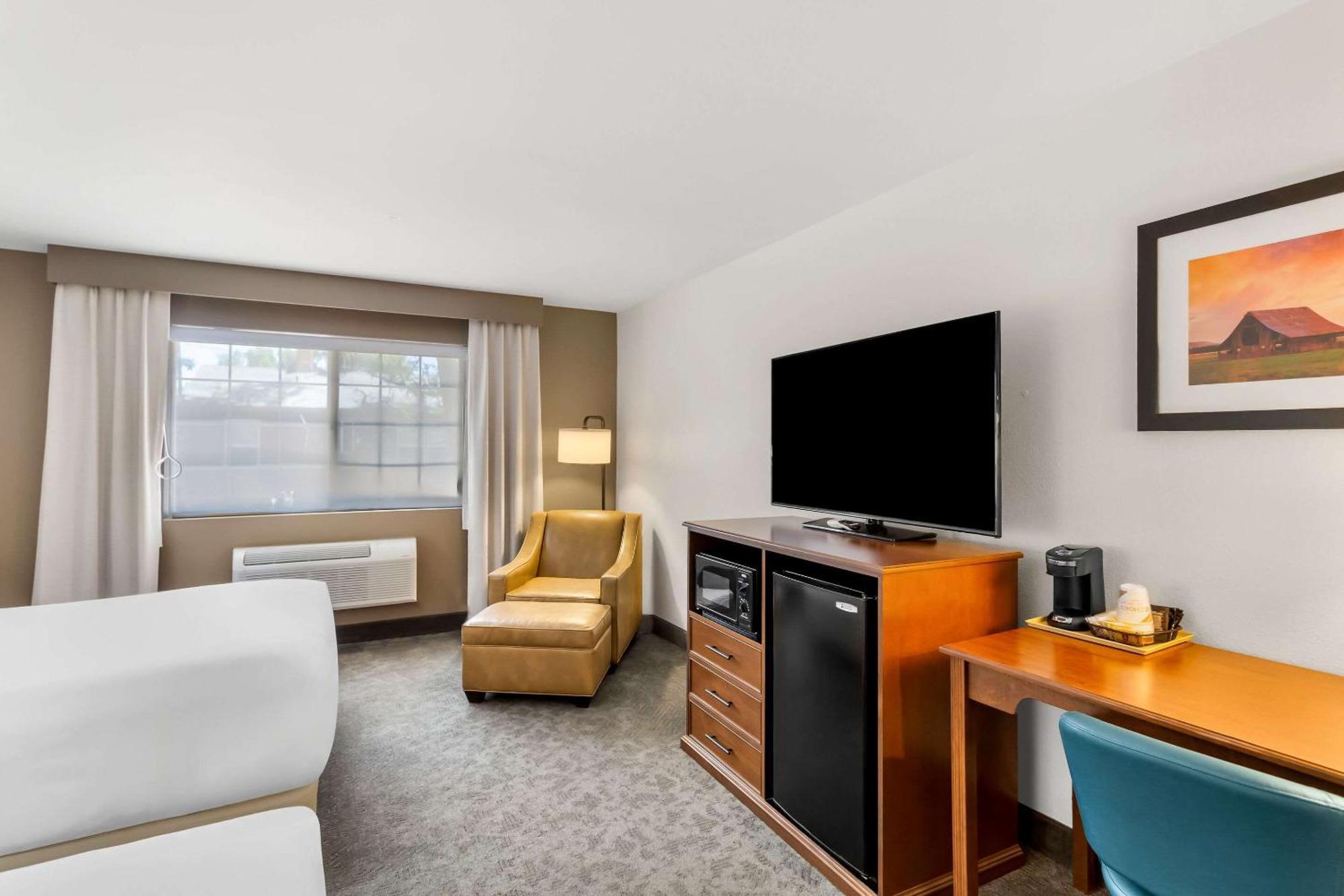Comfort Inn & Suites Susanville Bagian luar foto