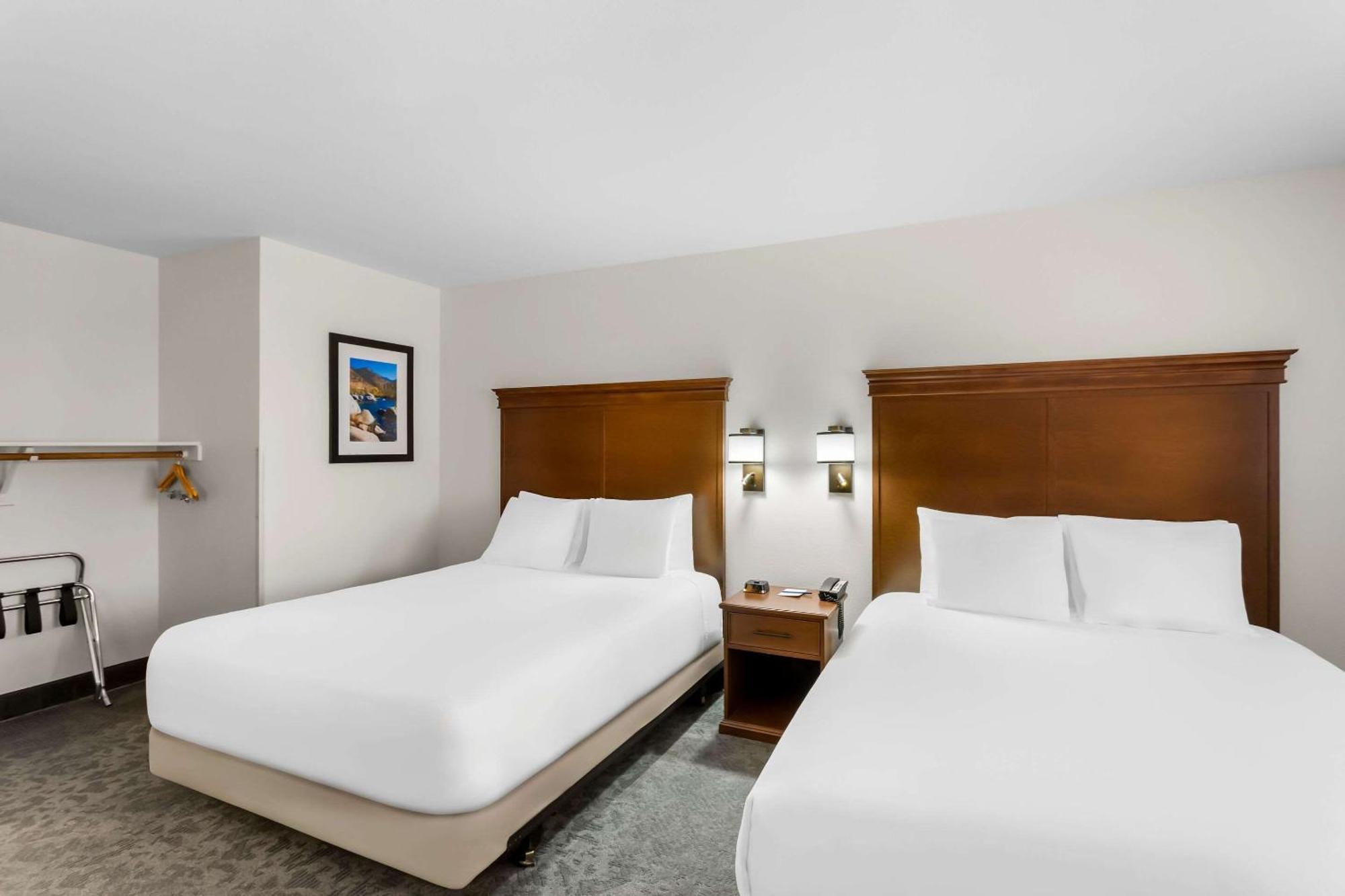 Comfort Inn & Suites Susanville Bagian luar foto