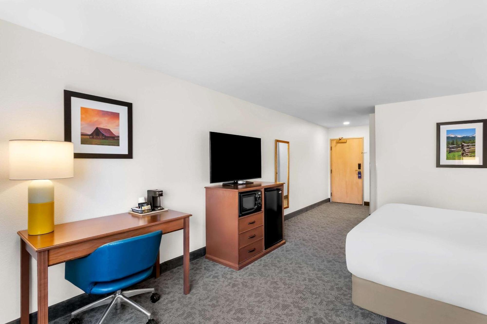 Comfort Inn & Suites Susanville Bagian luar foto