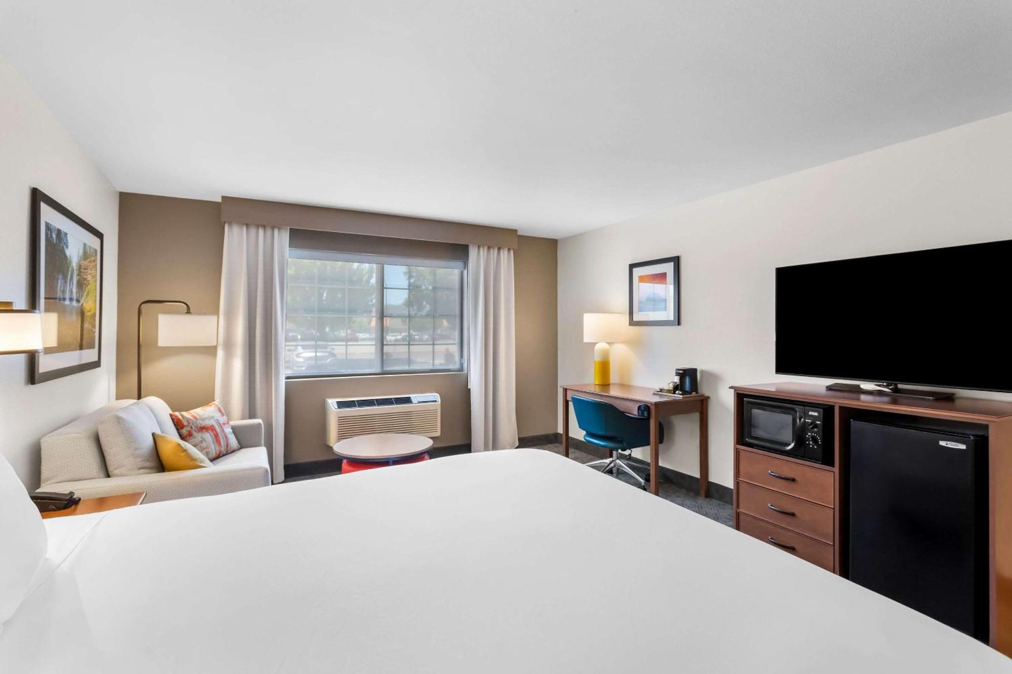 Comfort Inn & Suites Susanville Bagian luar foto