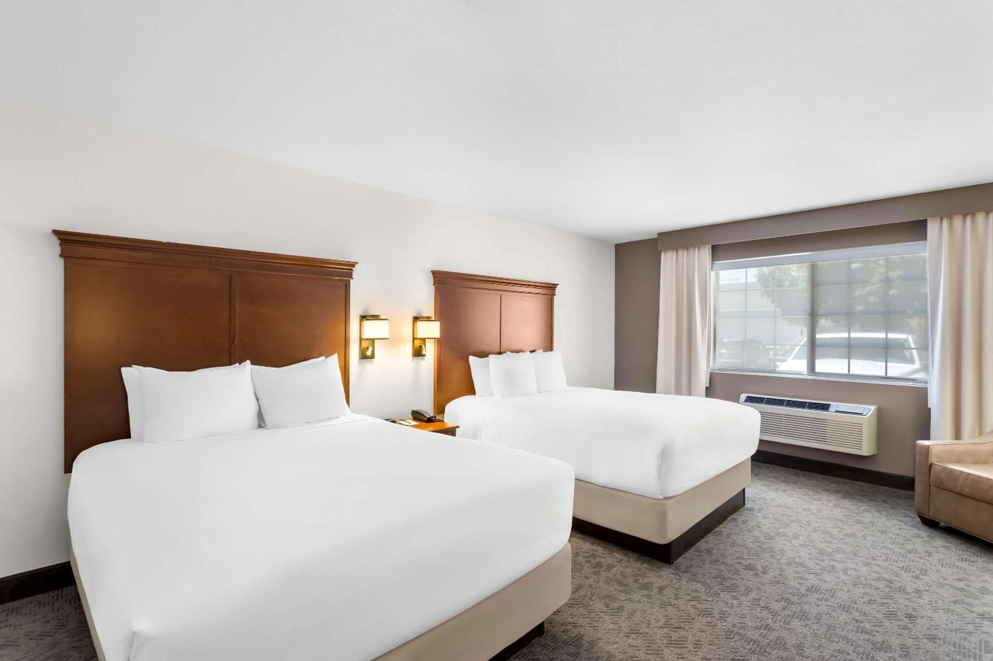 Comfort Inn & Suites Susanville Bagian luar foto