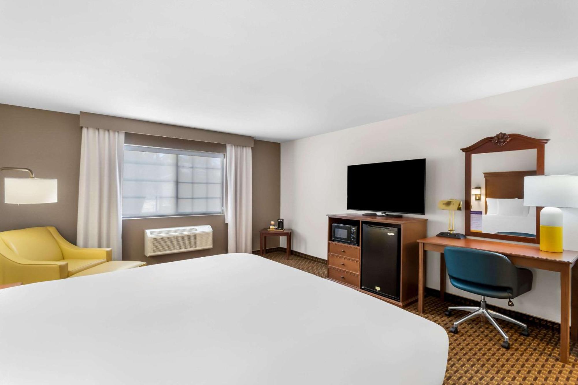 Comfort Inn & Suites Susanville Bagian luar foto
