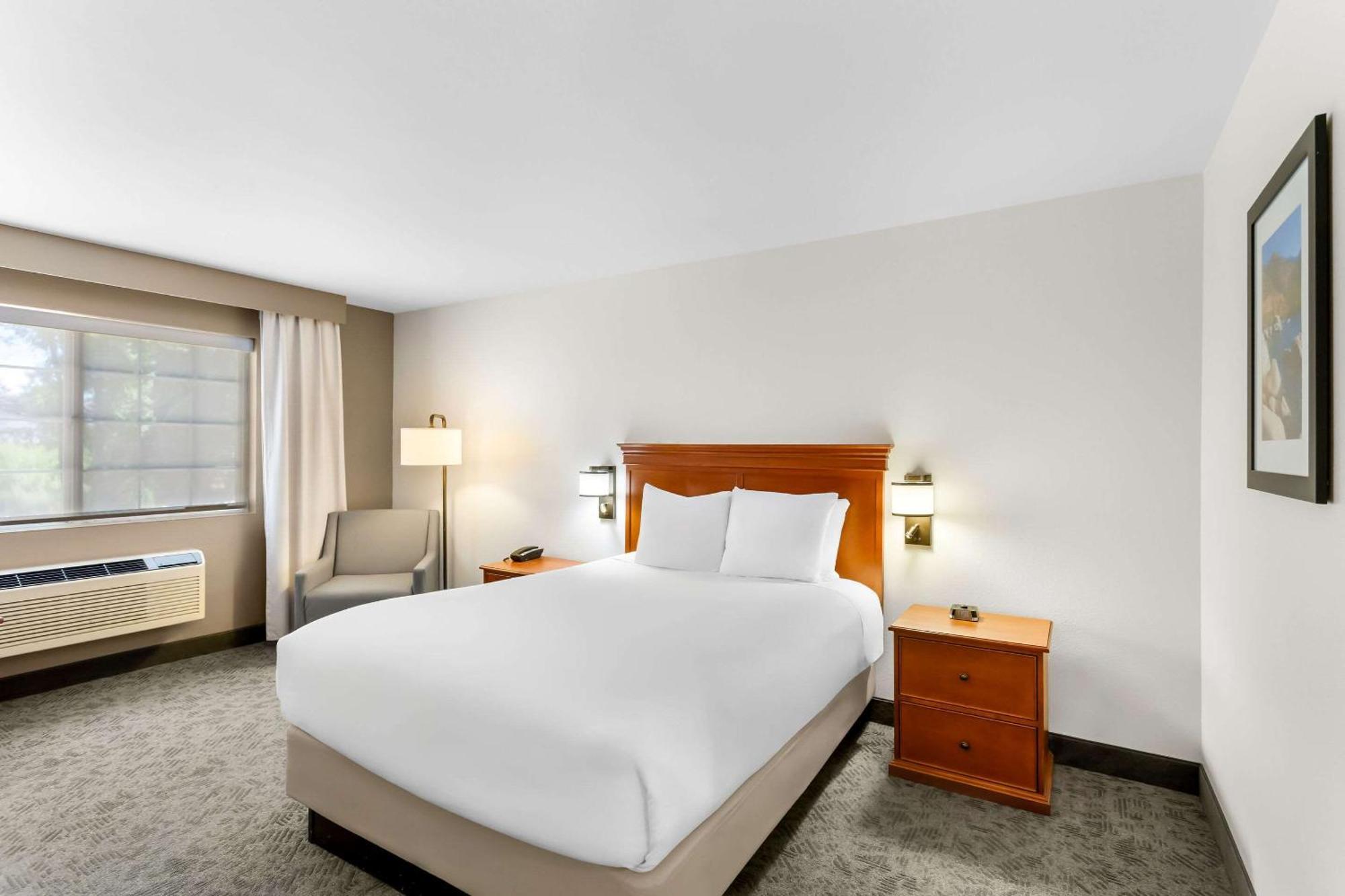Comfort Inn & Suites Susanville Bagian luar foto