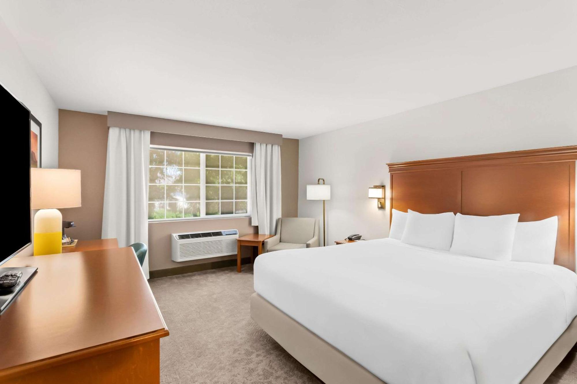 Comfort Inn & Suites Susanville Bagian luar foto