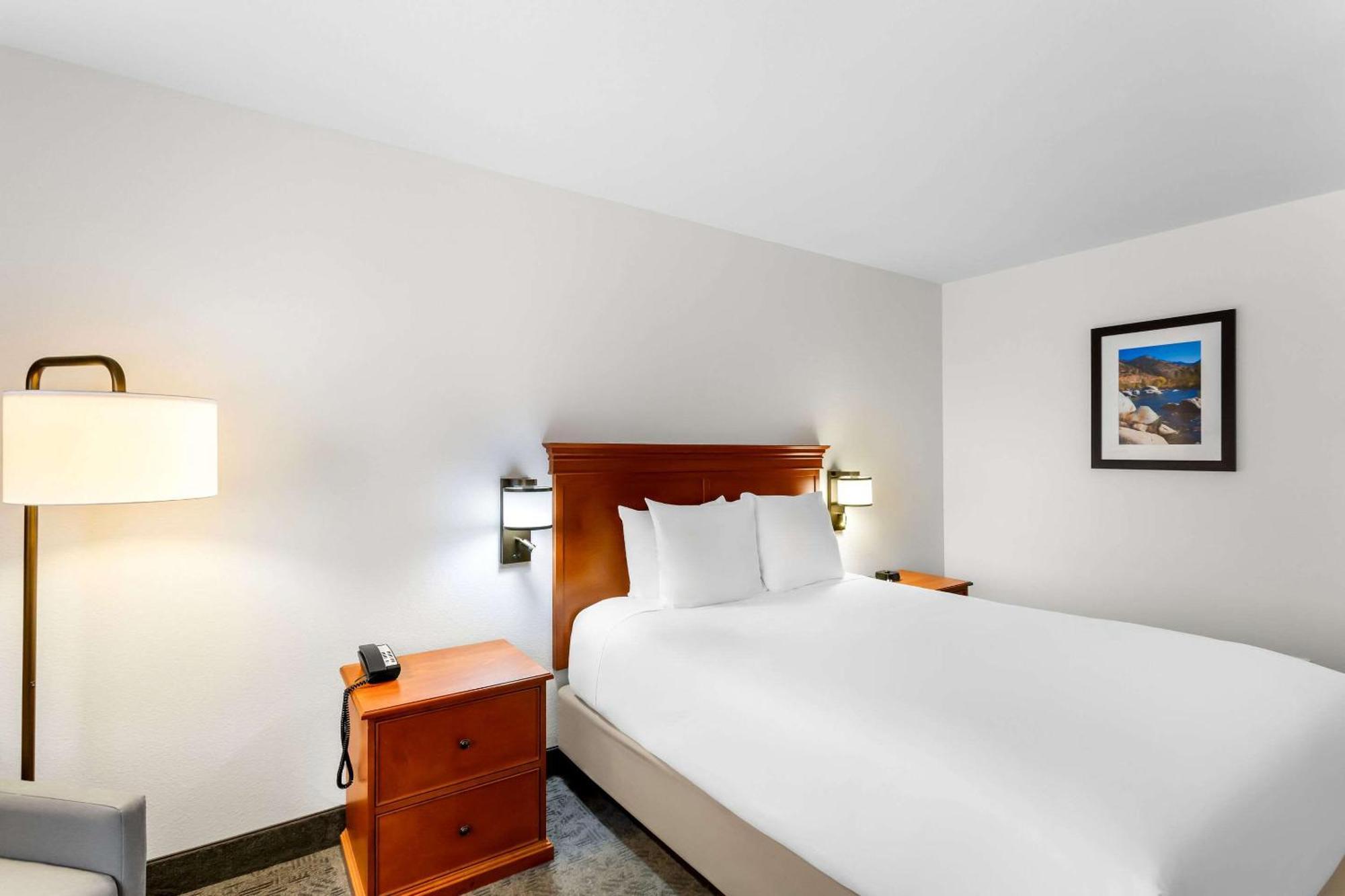 Comfort Inn & Suites Susanville Bagian luar foto