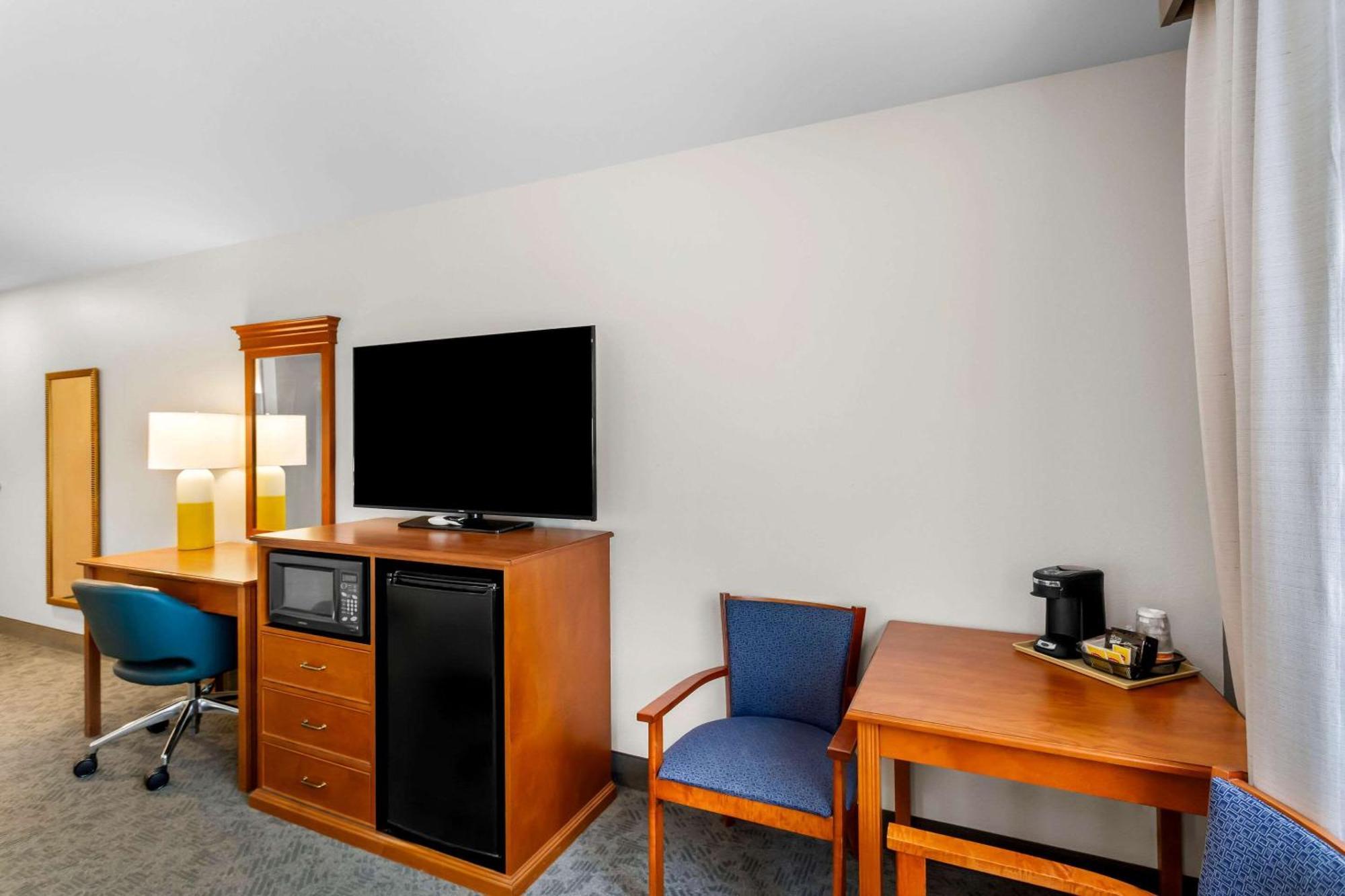 Comfort Inn & Suites Susanville Bagian luar foto