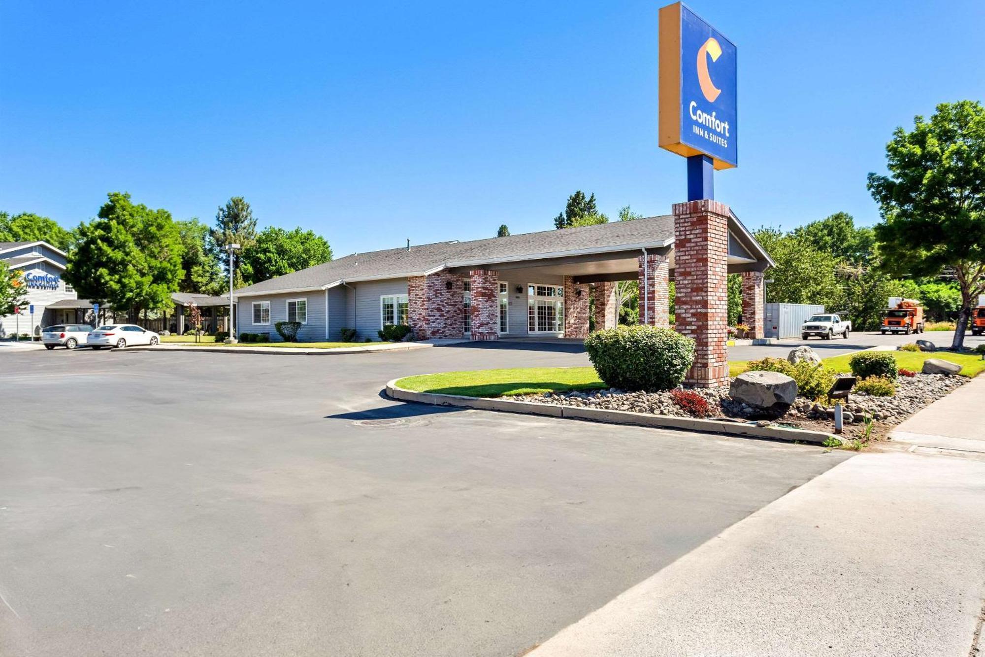 Comfort Inn & Suites Susanville Bagian luar foto
