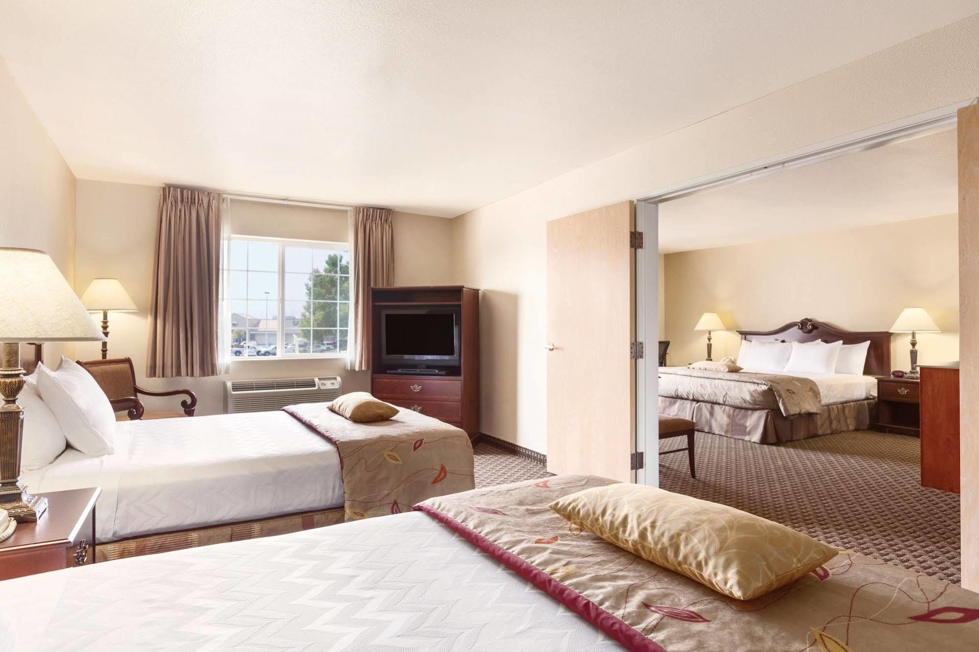 Comfort Inn & Suites Susanville Bagian luar foto