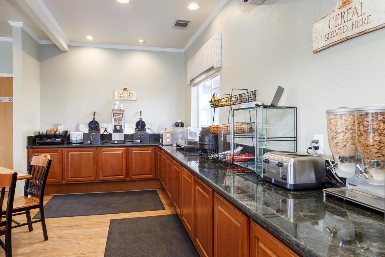 Comfort Inn & Suites Susanville Bagian luar foto