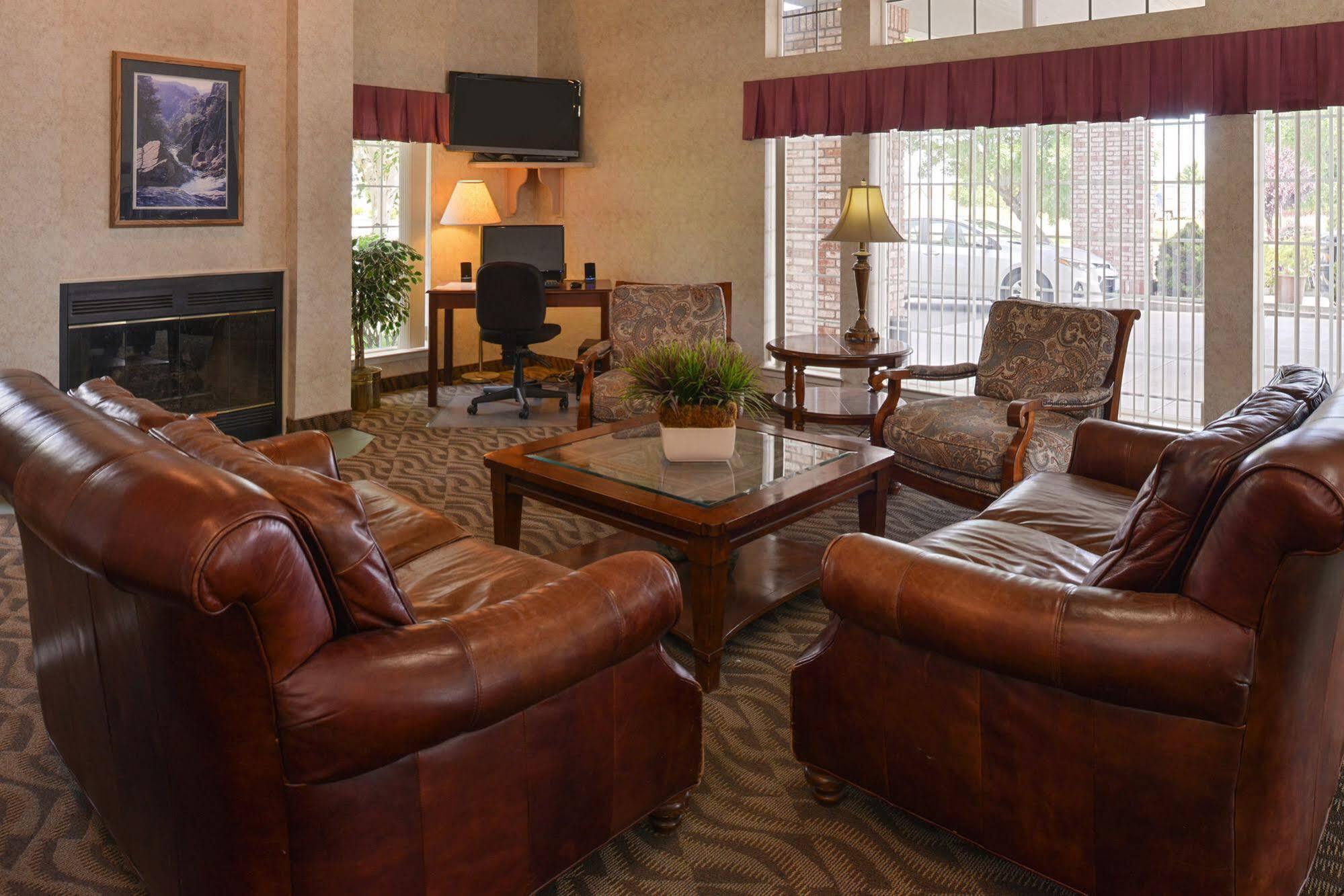 Comfort Inn & Suites Susanville Bagian luar foto