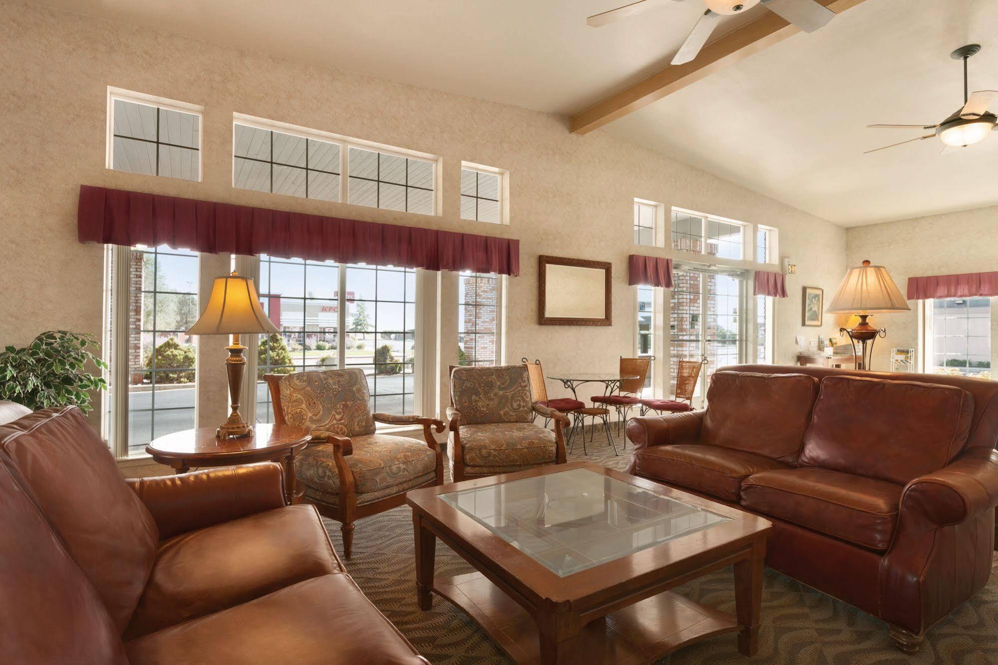 Comfort Inn & Suites Susanville Bagian luar foto