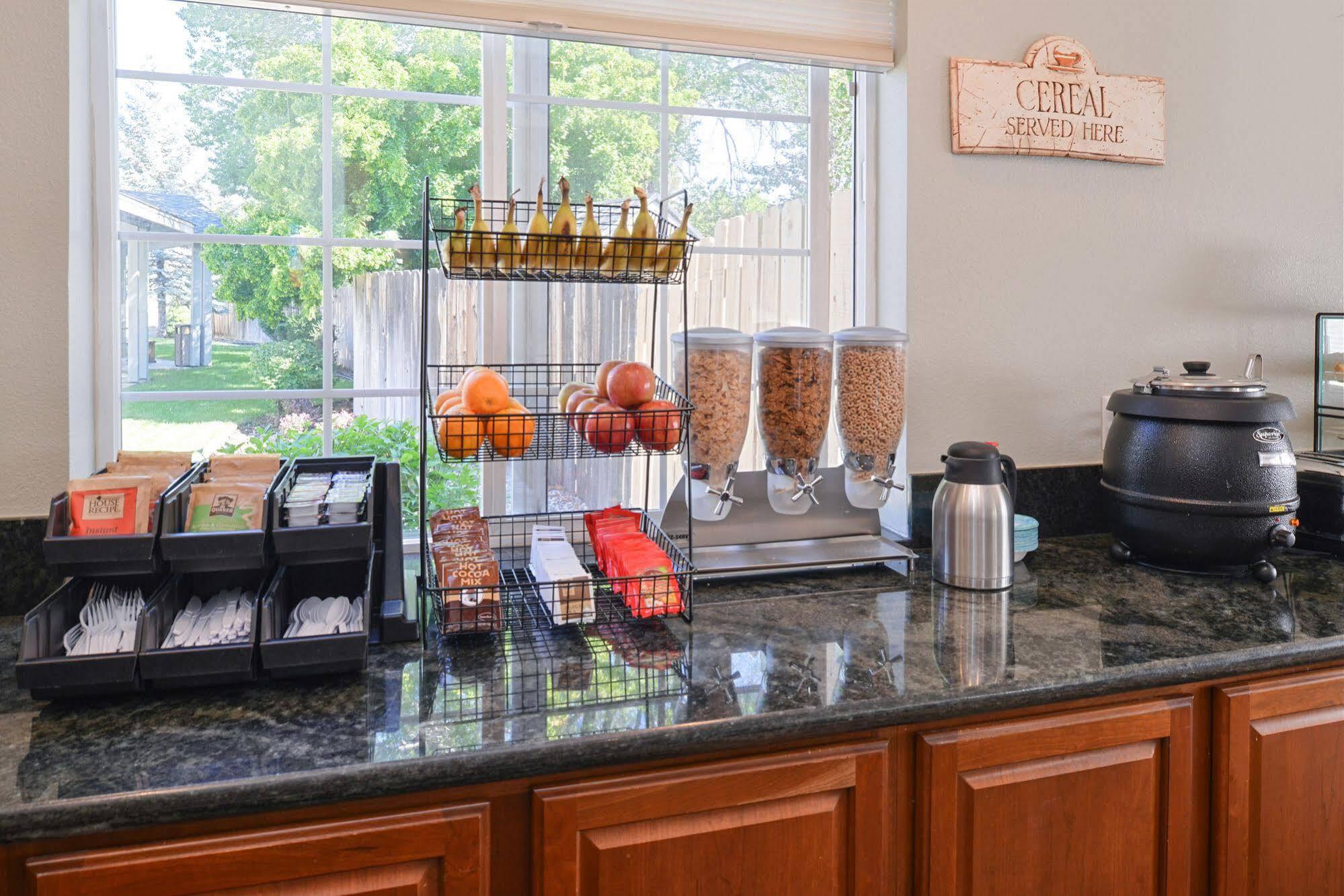 Comfort Inn & Suites Susanville Bagian luar foto