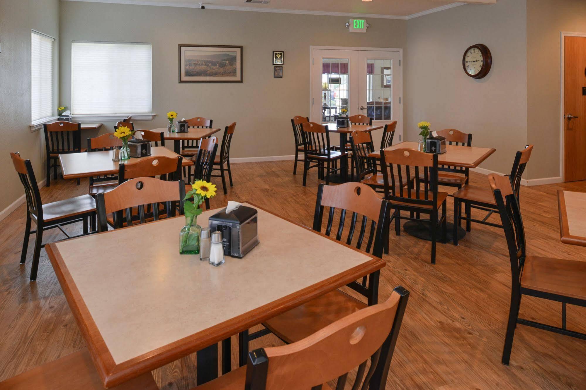 Comfort Inn & Suites Susanville Bagian luar foto