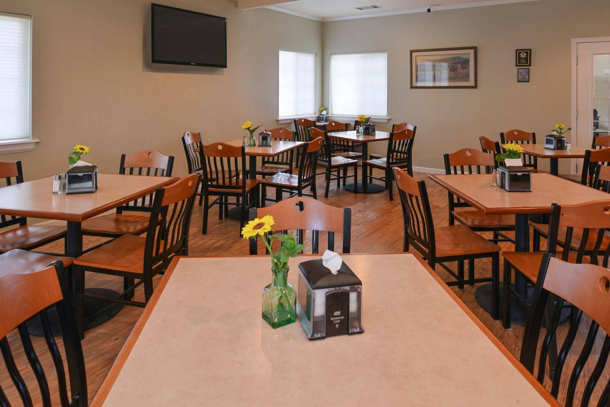 Comfort Inn & Suites Susanville Bagian luar foto
